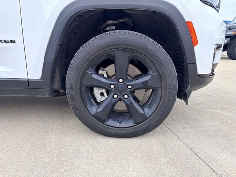 Used 2024 Jeep Grand Cherokee L Limited w/ Black Appearance Package AWD/4WD image 45