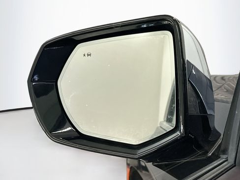 Used 2023 Chevrolet Suburban Premier image 16