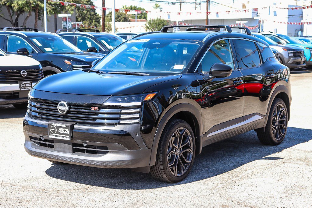 Used 2025 Nissan Kicks SR FWD image 3
