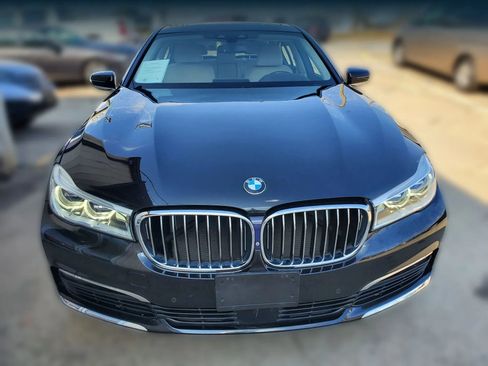 Used 2018 BMW 750i xDrive image 18
