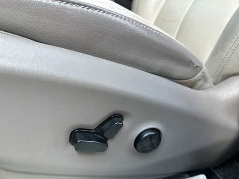 Used 2017 Chrysler Pacifica Touring-L FWD image 7