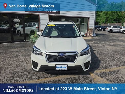 Used 2019 Subaru Forester Premium AWD/4WD image 2