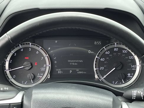 Used 2024 Toyota Highlander LE FWD image 13