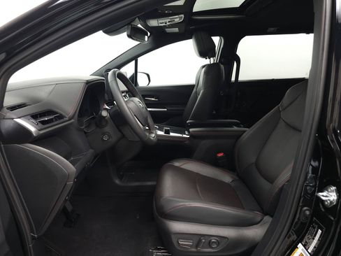Certified 2025 Toyota Sienna XSE w/ XSE Premium Package AWD/4WD image 4