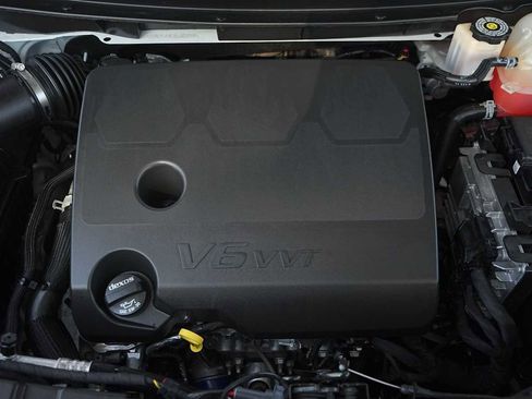 Used 2022 Chevrolet Traverse RS image 9