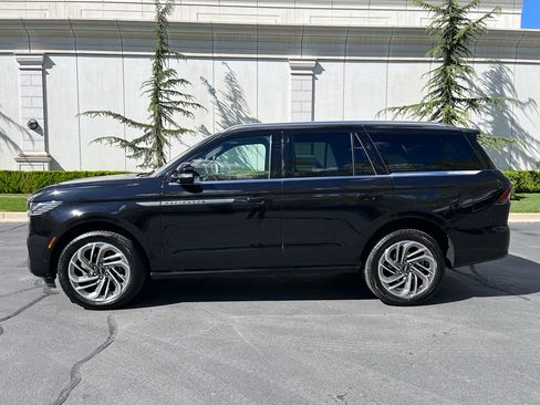 Used 2025 Lincoln Navigator Reserve AWD/4WD image 10