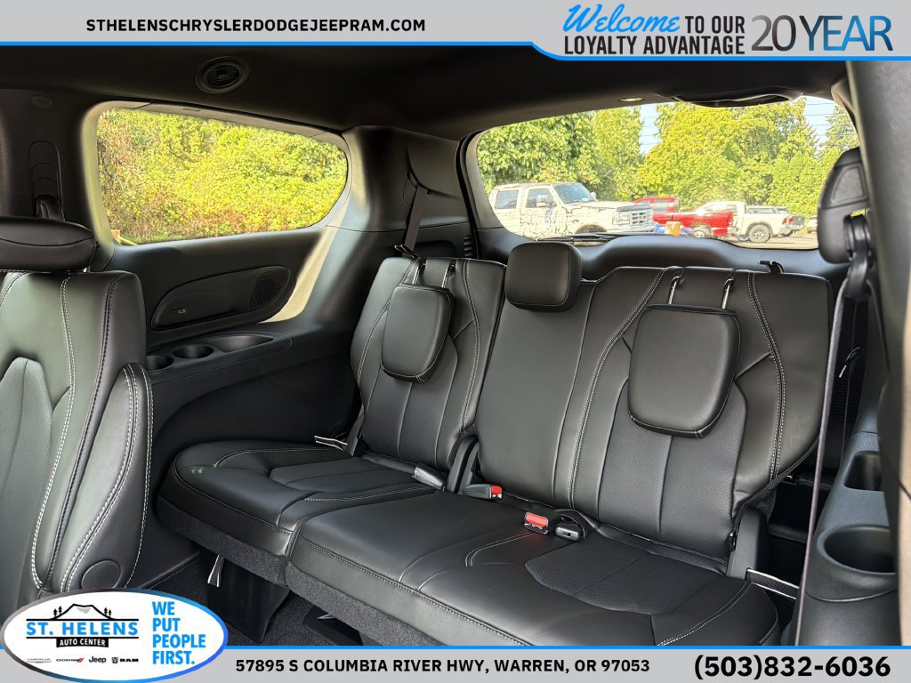 New 2027 Chrysler Pacifica Select w/ Family Tech Group AWD/4WD image 15