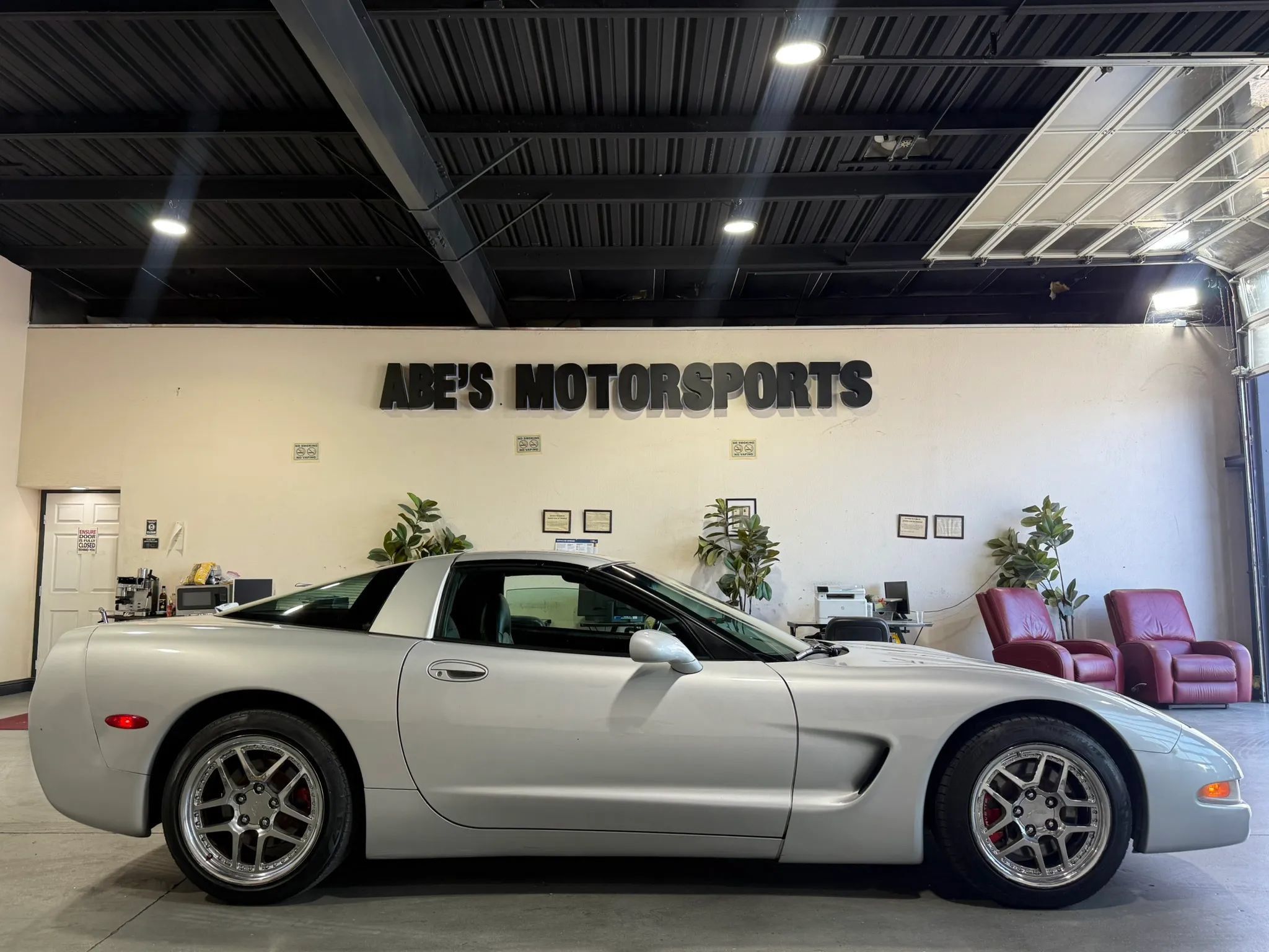 Used 1998 Chevrolet Corvette Coupe RWD image 8