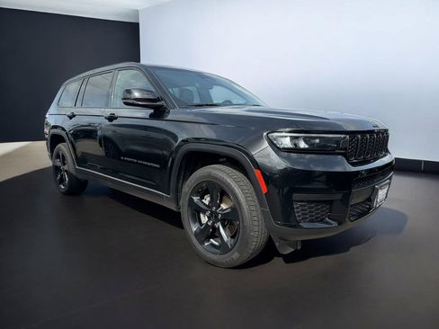 Used 2023 Jeep Grand Cherokee L Laredo RWD image 15