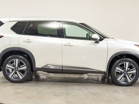 Used 2023 Nissan Rogue SL w/ SL Premium Package image 12