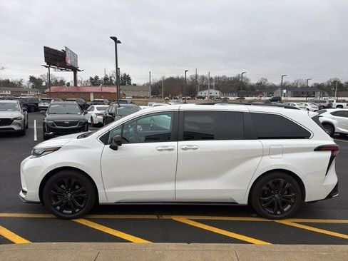 Certified 2023 Toyota Sienna XSE w/ XSE Plus Package image 3