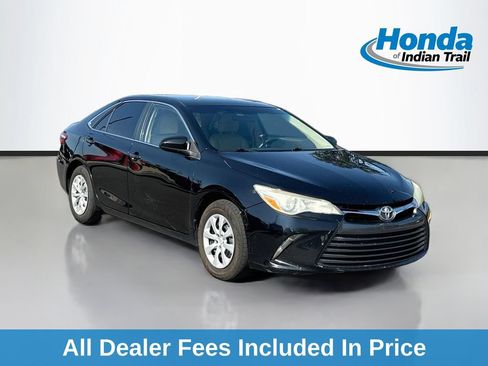 Used 2015 Toyota Camry LE FWD image 1