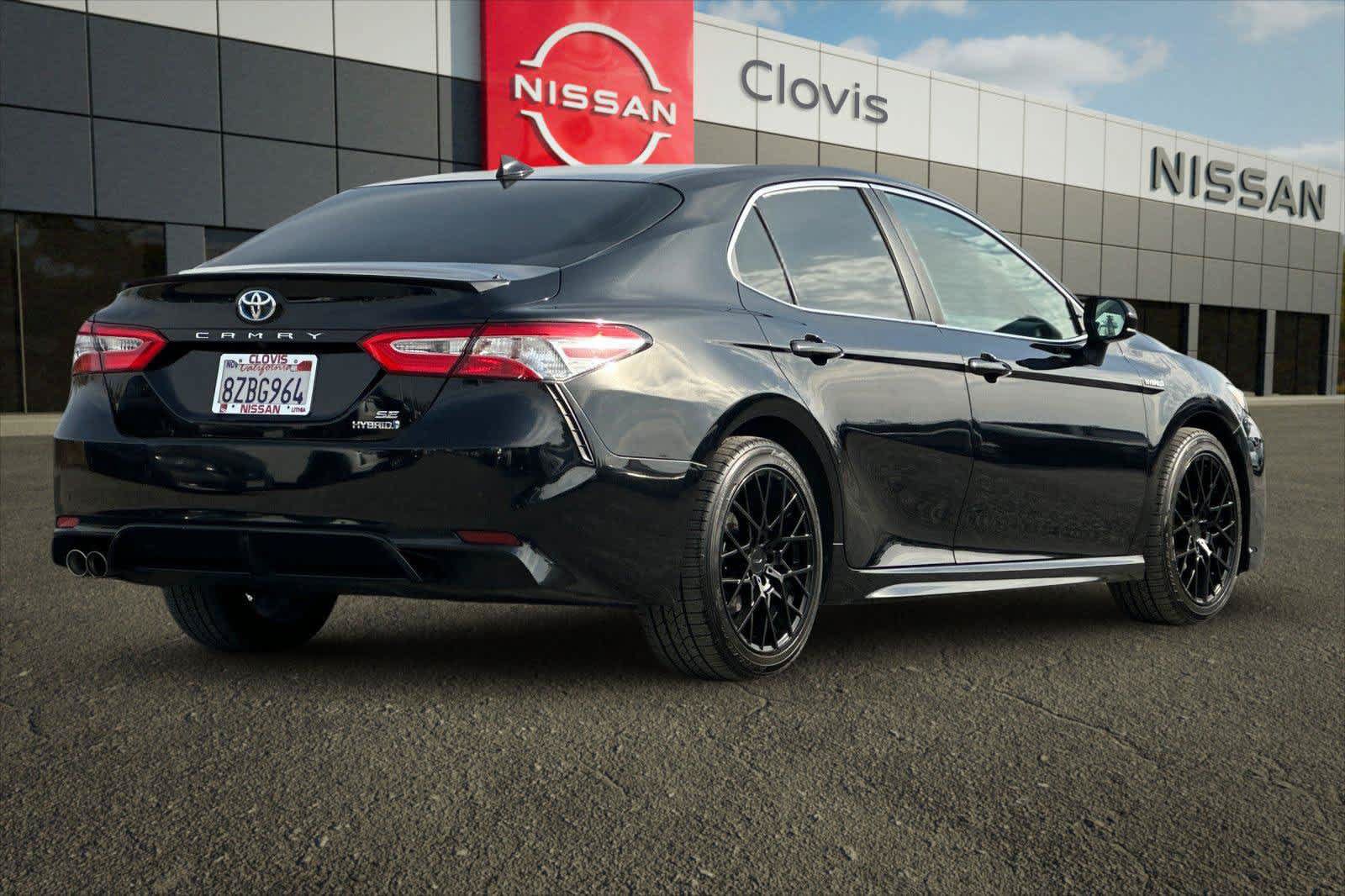 Used 2020 Toyota Camry SE FWD image 2