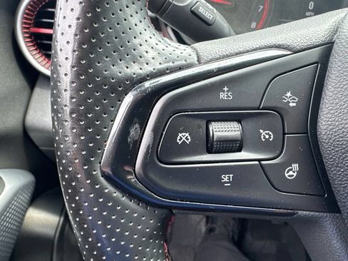 Used 2025 Chevrolet Trax RS FWD image 20
