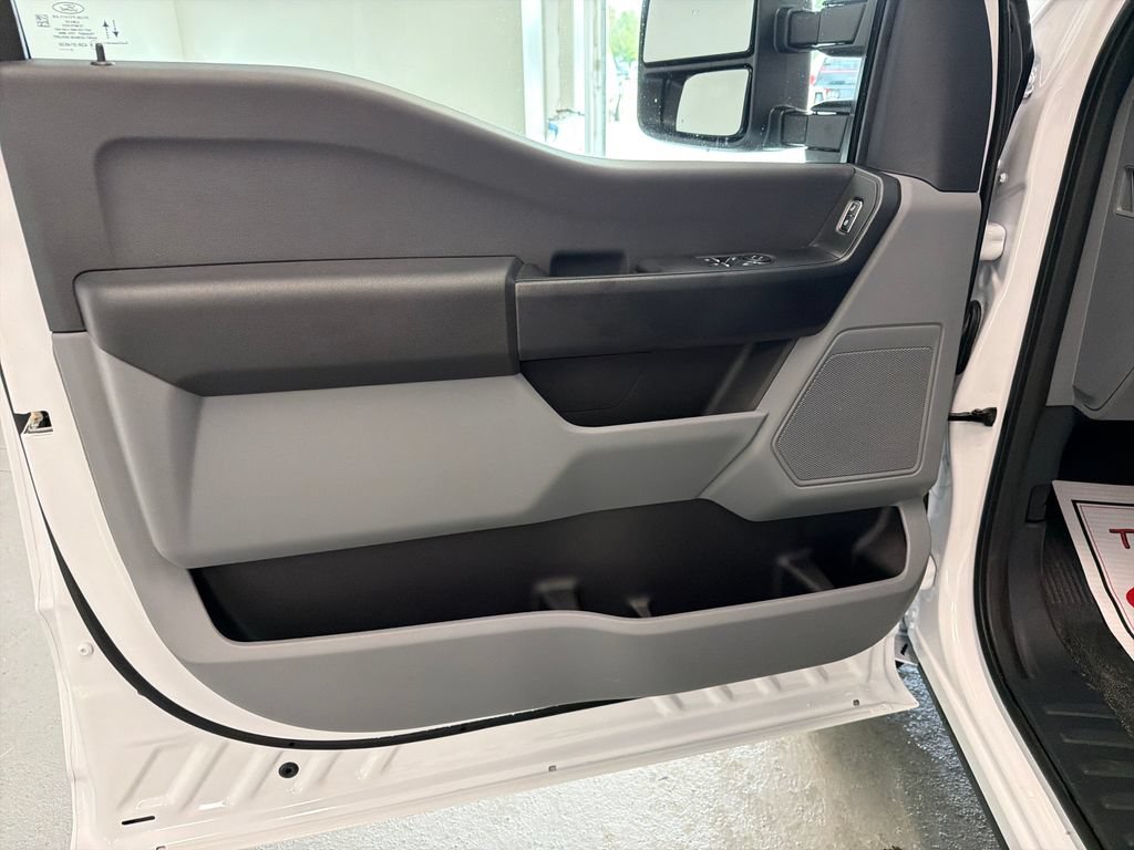 New 2026 Ford F250 XL w/ XL Chrome Package RWD image 13