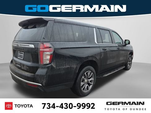 Used 2022 Chevrolet Suburban LT w/ LT Signature Package image 8