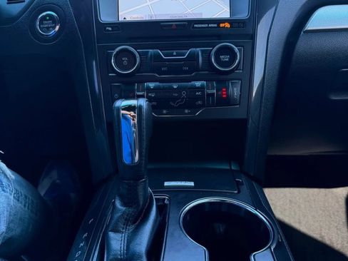 Used 2017 Ford Explorer XLT w/ Equipment Group 202A FWD image 18
