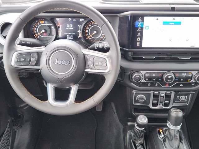 Used 2025 Jeep Wrangler Unlimited Sahara AWD/4WD image 23