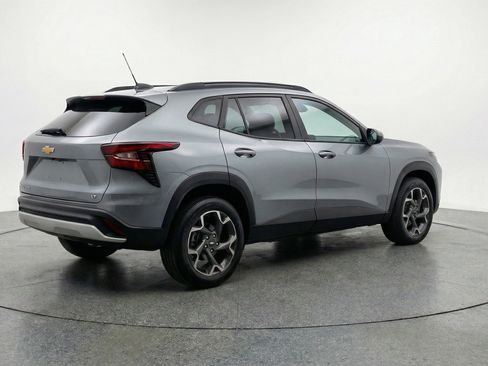 Used 2025 Chevrolet Trax LT FWD image 9