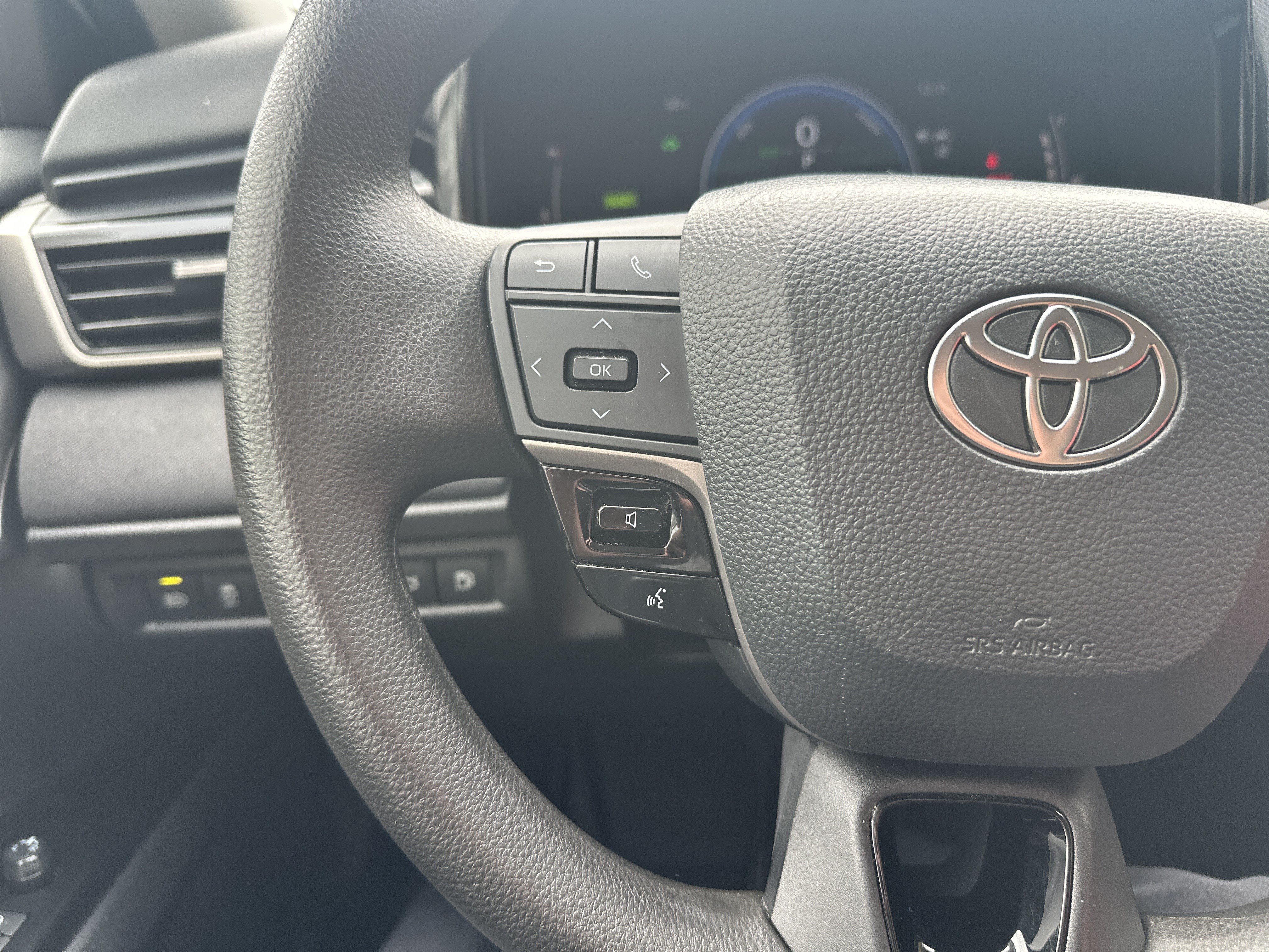 Used 2025 Toyota Camry LE FWD image 18