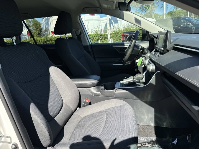 Used 2019 Toyota RAV4 LE AWD/4WD image 32