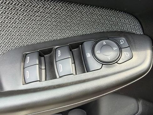 Used 2023 Chevrolet TrailBlazer LT FWD image 17