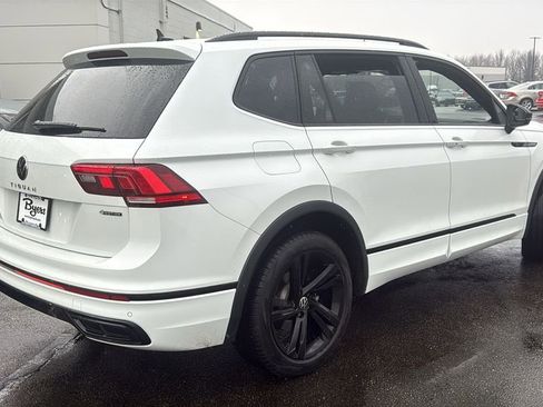 Used 2023 Volkswagen Tiguan SE R-Line image 3