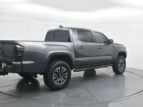 Used 2022 Toyota Tacoma TRD Sport w/ Technology Package AWD/4WD image 5