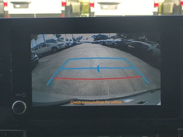 Used 2025 Toyota Sienna LE FWD image 24
