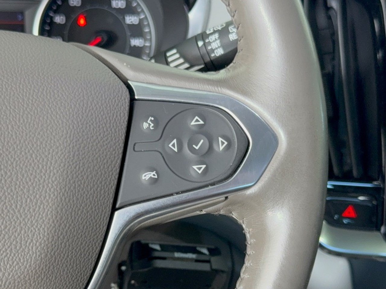 Used 2020 Chevrolet Traverse LT FWD image 19