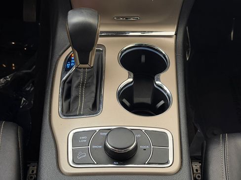 Used 2017 Jeep Grand Cherokee Limited AWD/4WD image 17