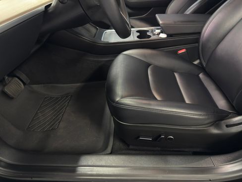 Used 2023 Tesla Model 3 Standard Range image 11