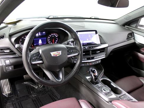 Used 2020 Cadillac CT4 V w/ Climate Package RWD image 7