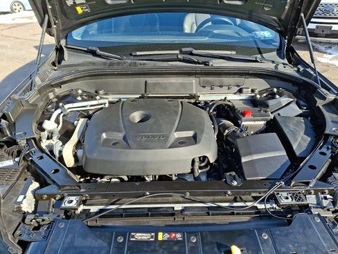 Used 2021 Volvo XC60 T5 Momentum w/ Premium Package image 30