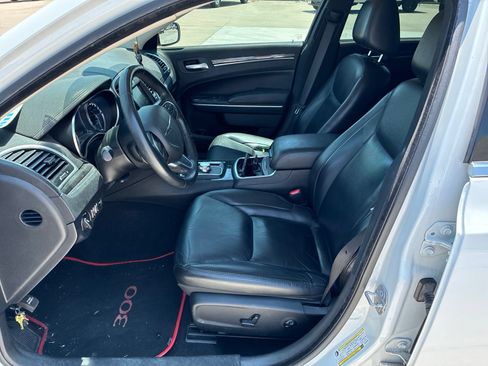 Used 2019 Chrysler 300 Touring L w/ Quick Order Package 22F RWD image 11