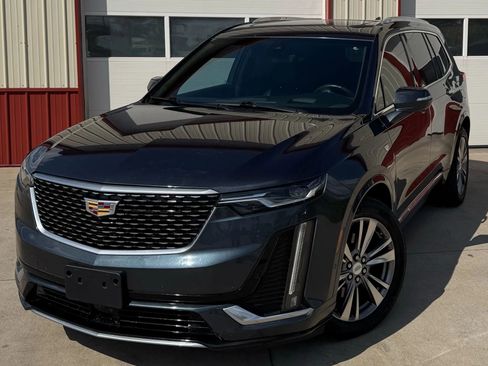 Used 2020 Cadillac XT6 Premium Luxury image 3