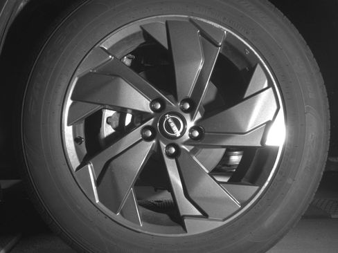 Used 2025 Nissan Rogue SV FWD image 12