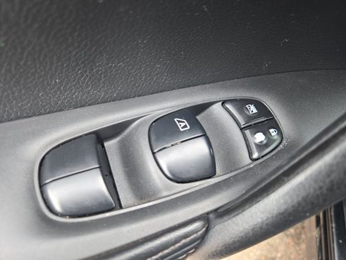 Used 2021 Nissan Rogue Sport S FWD image 23