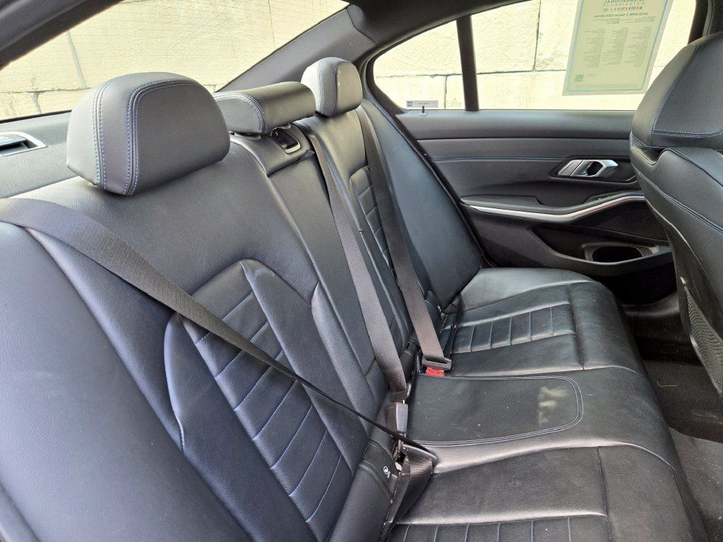 Used 2022 BMW 330i xDrive Sedan w/ M Sport Package AWD/4WD image 24