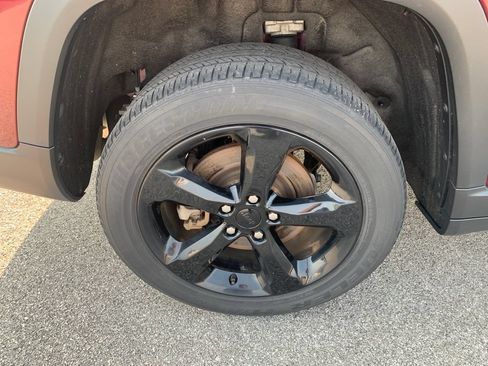 Used 2021 Jeep Grand Cherokee L Laredo AWD/4WD image 9