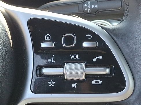 Used 2020 Mercedes-Benz GLB 250 4MATIC w/ Premium Package image 24