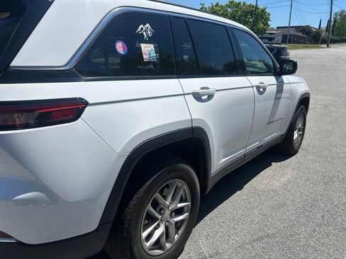 Used 2024 Jeep Grand Cherokee Laredo X image 5