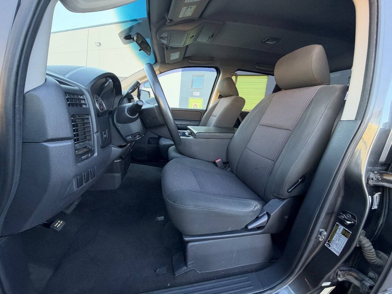 Used 2011 Nissan Titan SV AWD/4WD image 11