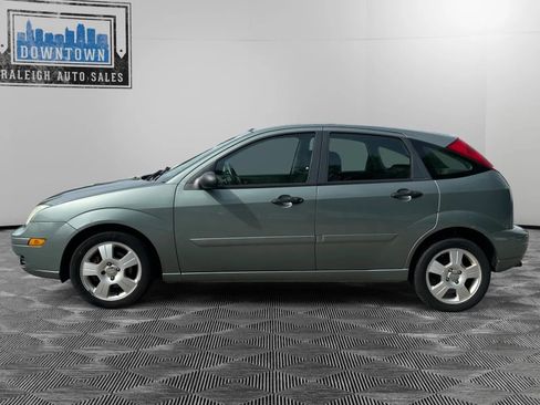 Used 2005 Ford Focus SES FWD image 9