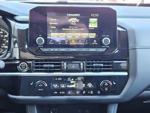 Used 2024 Nissan Pathfinder SV image 22