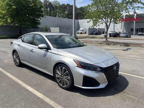 Used 2023 Nissan Altima 2.5 SL image 4