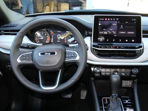 Used 2026 Jeep Compass Limited AWD/4WD image 24