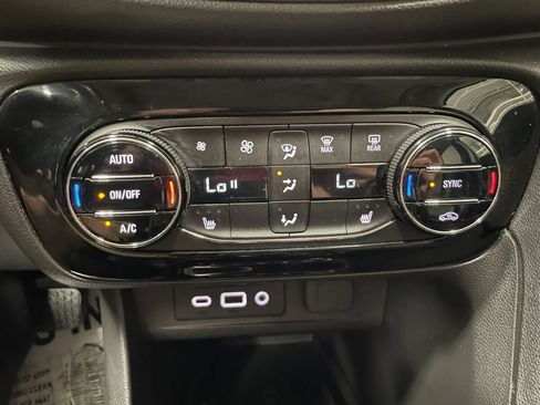 Used 2021 Buick Encore GX Essence w/ Advanced Technology Package AWD/4WD image 40