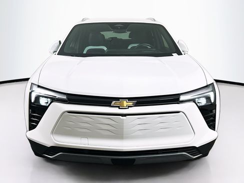 Used 2024 Chevrolet Blazer EV LT AWD/4WD image 2