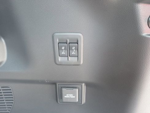 Used 2025 Lexus GX 550 w/ Accessory Package (Z1) image 37